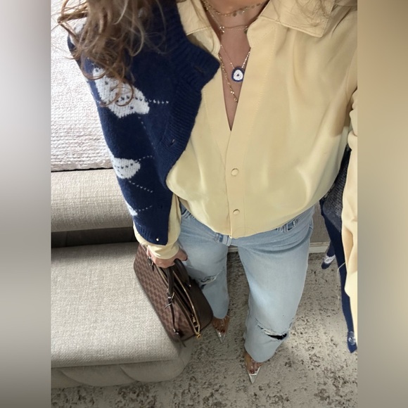 New๐ฉท Soft Button-Front Blouse ๐ค - Picture 4 of 8